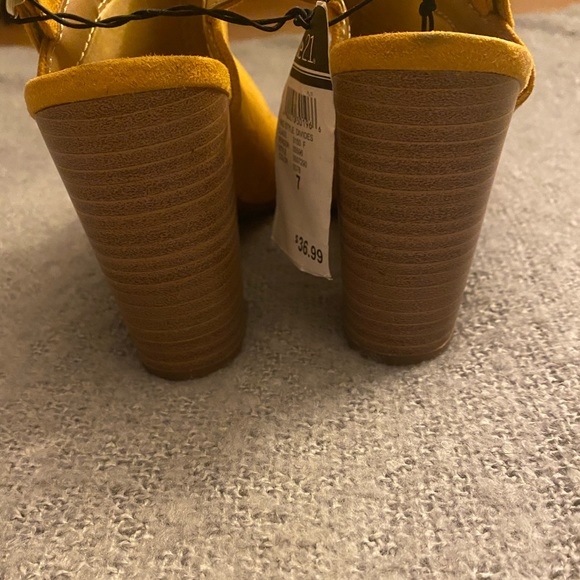 Rue21 heels sandals - Picture 4 of 7